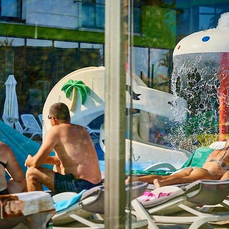 Nasty 24 Aparthotel Pool & Spa Mamaia Nord Năvodari Extérieur photo