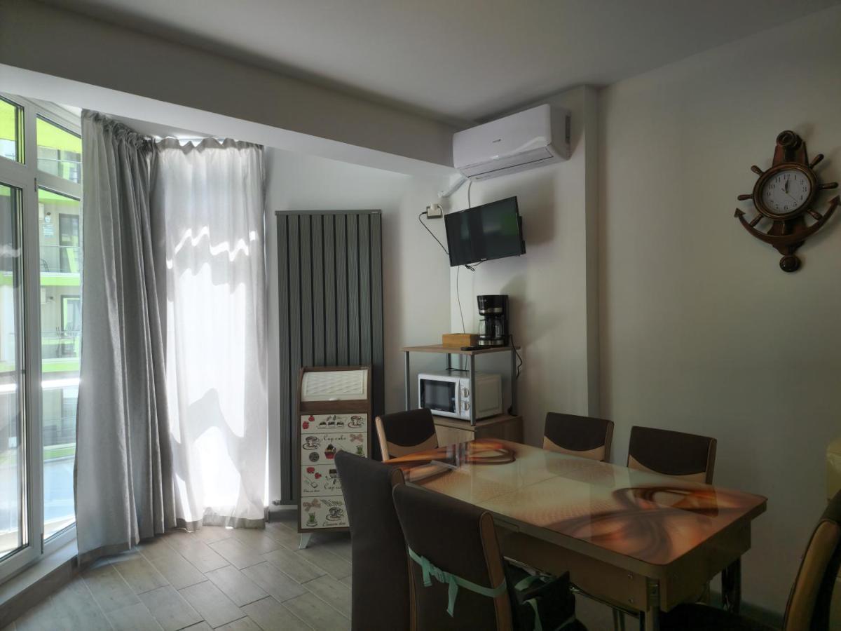 Nasty 24 Aparthotel Pool & Spa Mamaia Nord Năvodari Extérieur photo