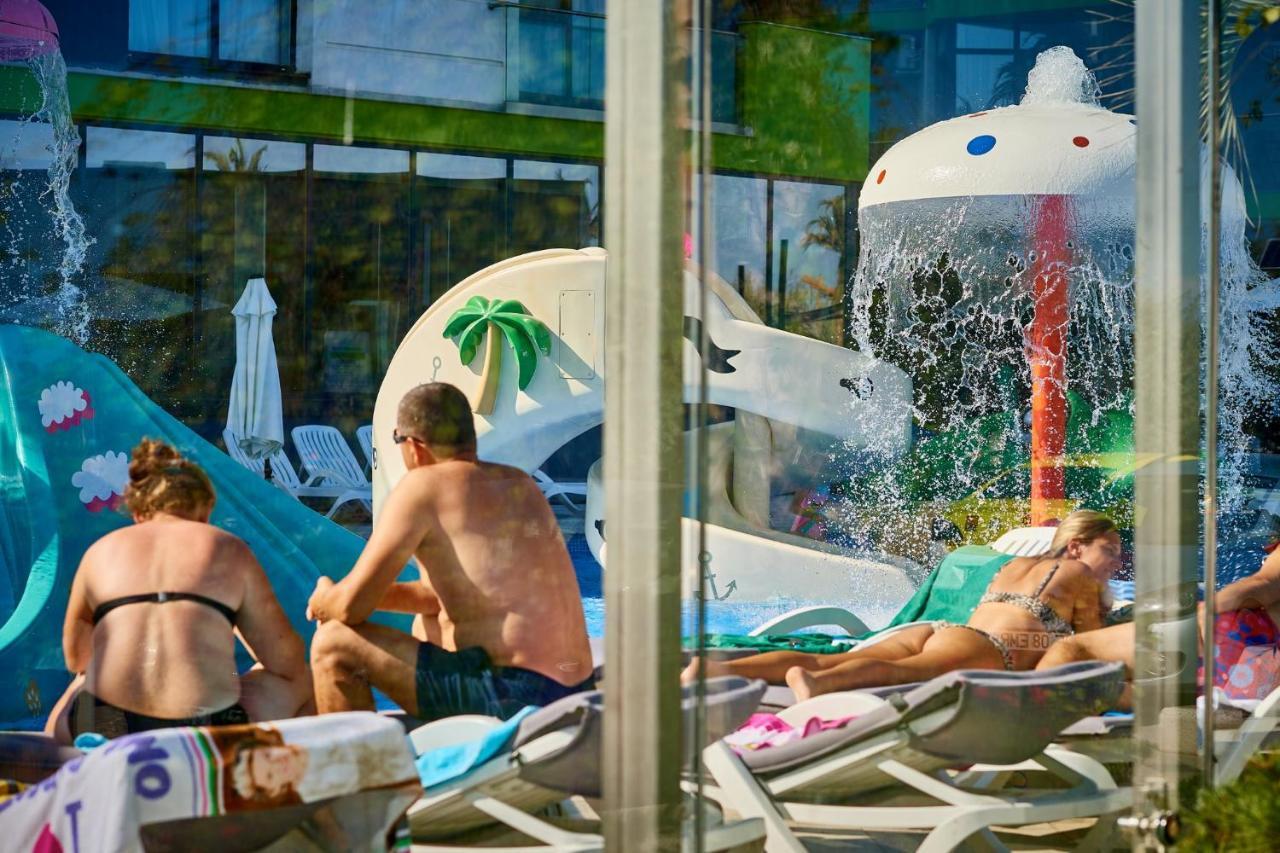 Nasty 24 Aparthotel Pool & Spa Mamaia Nord Năvodari Extérieur photo