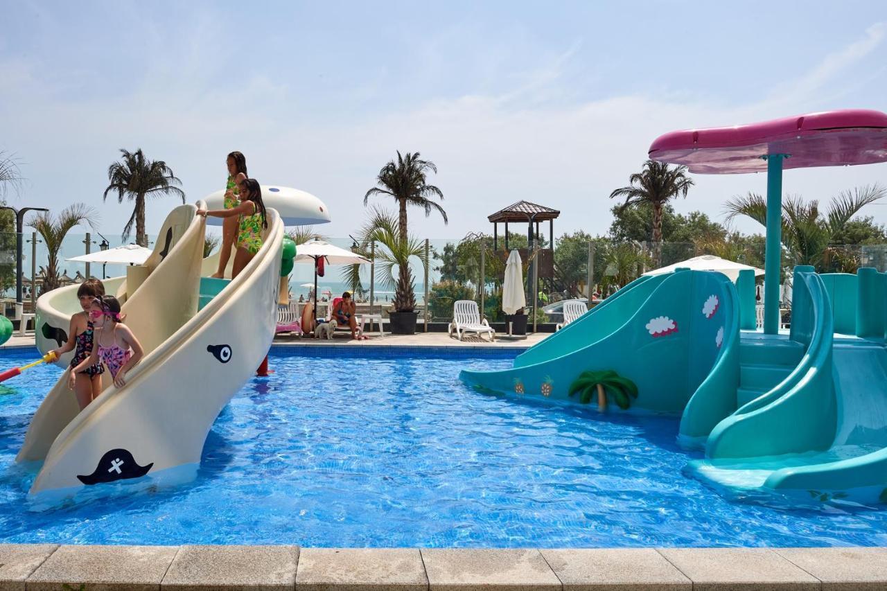 Nasty 24 Aparthotel Pool & Spa Mamaia Nord Năvodari Extérieur photo