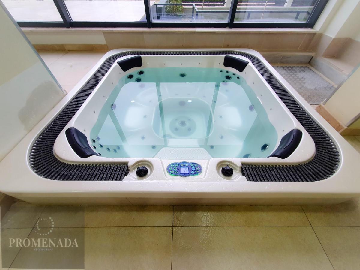 Nasty 24 Aparthotel Pool & Spa Mamaia Nord Năvodari Extérieur photo