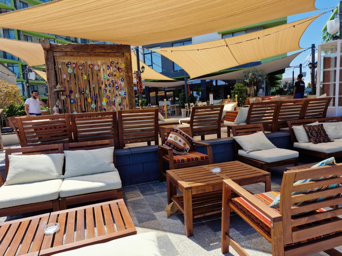 Nasty 24 Aparthotel Pool & Spa Mamaia Nord Năvodari Extérieur photo